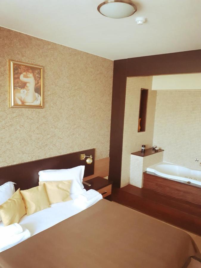 Hotel Nord Ploieşti Kültér fotó