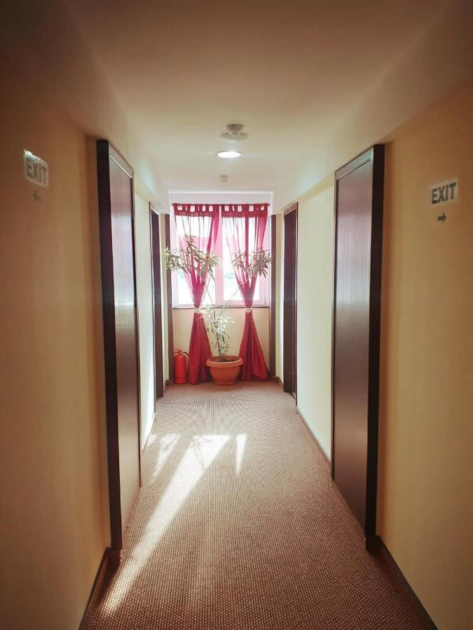 Hotel Nord Ploieşti Kültér fotó