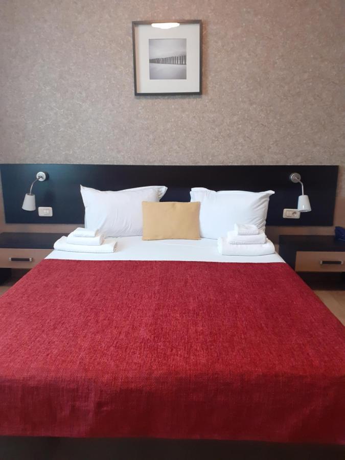 Hotel Nord Ploieşti Kültér fotó