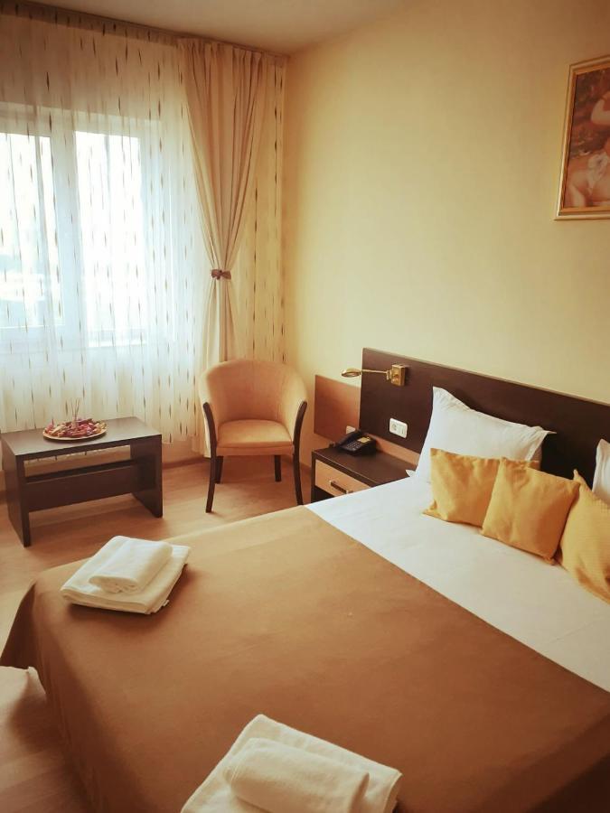 Hotel Nord Ploieşti Kültér fotó