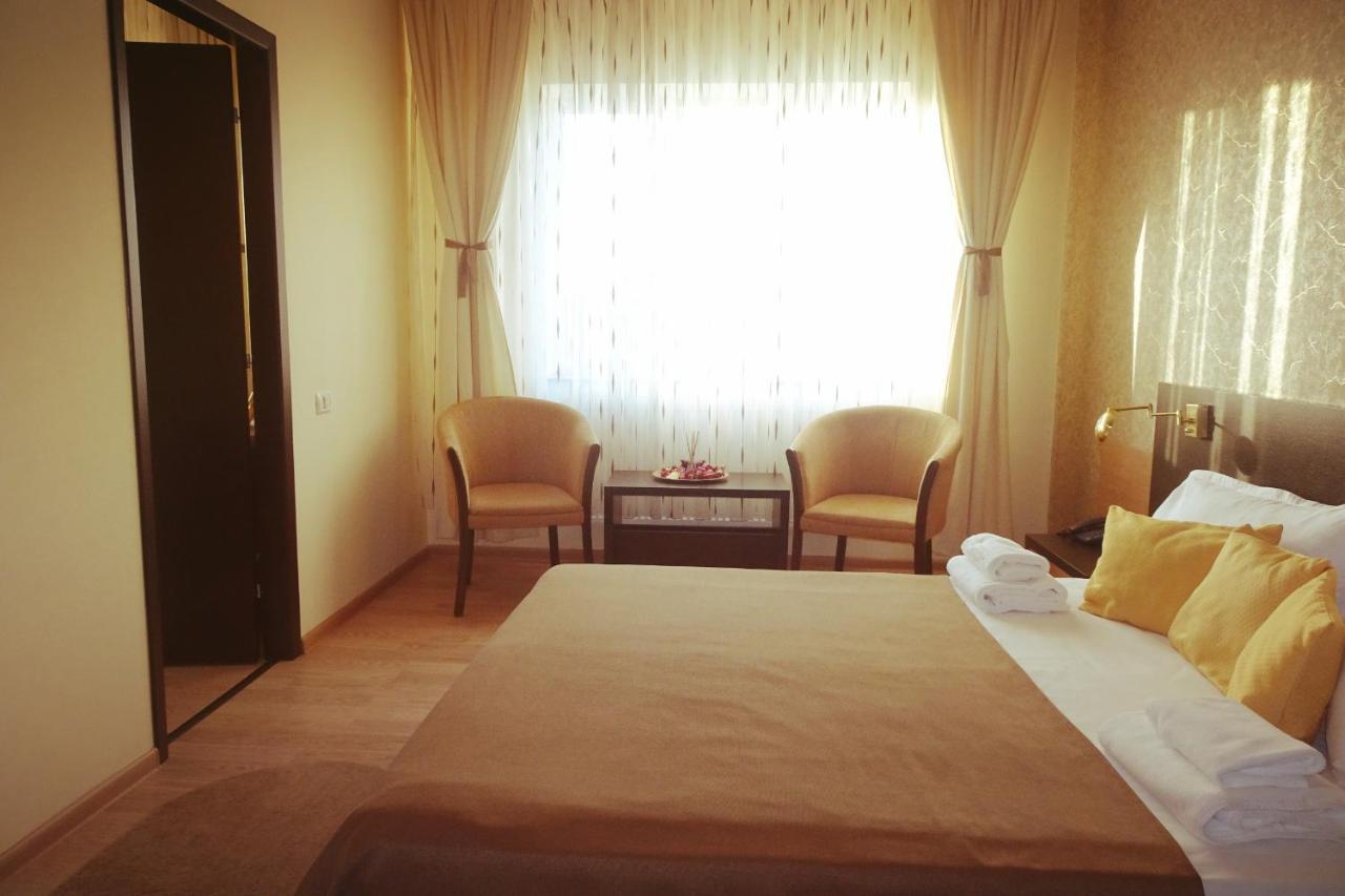 Hotel Nord Ploieşti Kültér fotó