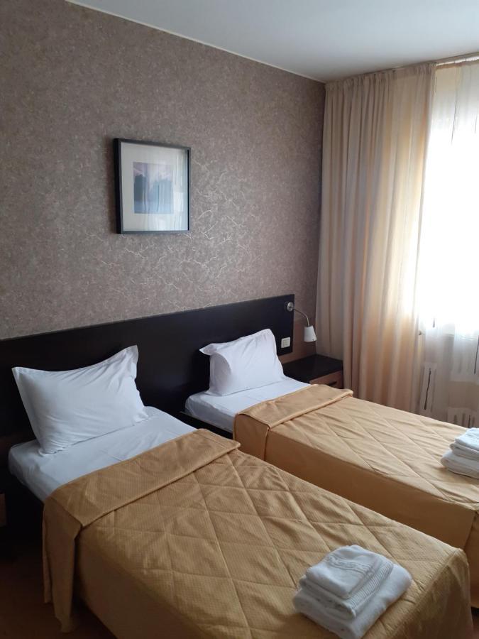 Hotel Nord Ploieşti Kültér fotó