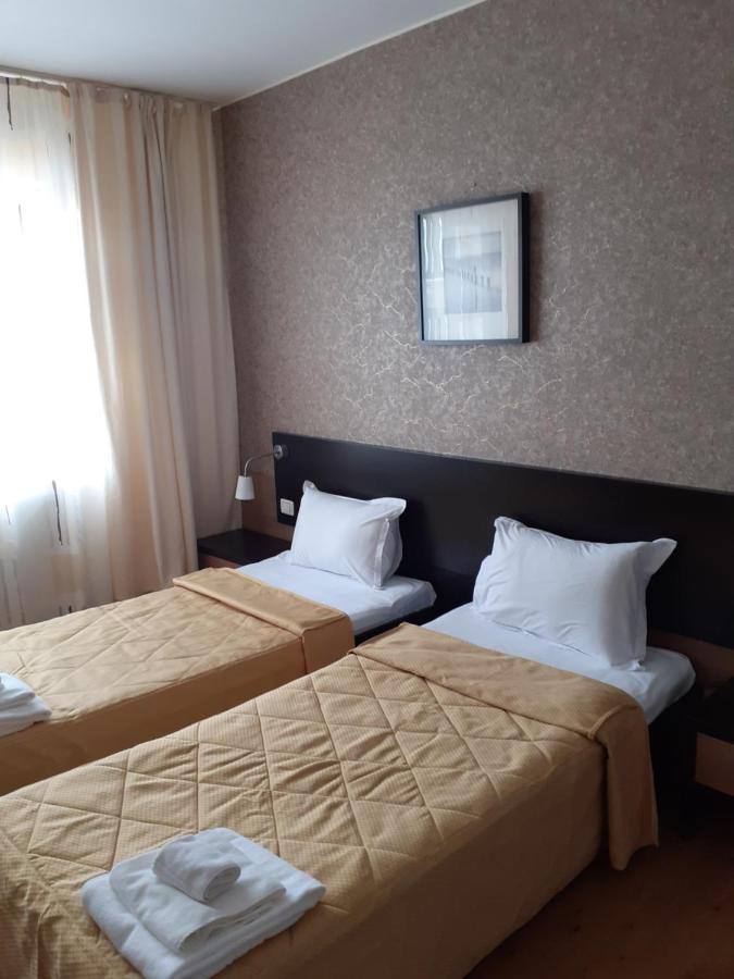 Hotel Nord Ploieşti Kültér fotó