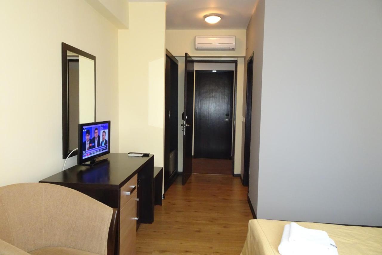 Hotel Nord Ploieşti Kültér fotó